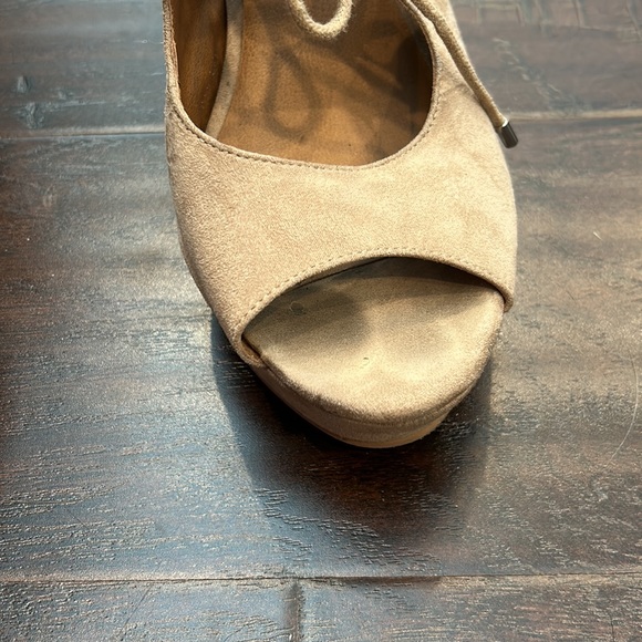 BP tan suede-like wedge open-toe shoes - Picture 7 of 8